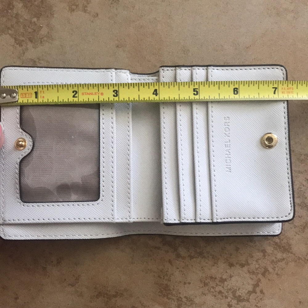 Michael Kors Wallet - Picture 15 of 15